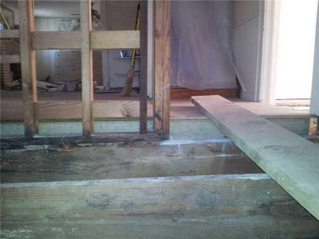 Dirty Crawl Space in Stuttgart, AR