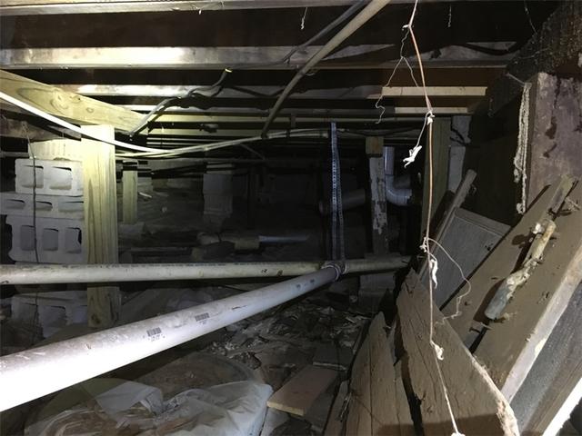 Dirty, Moist Crawl Space in Horn Lake, MS